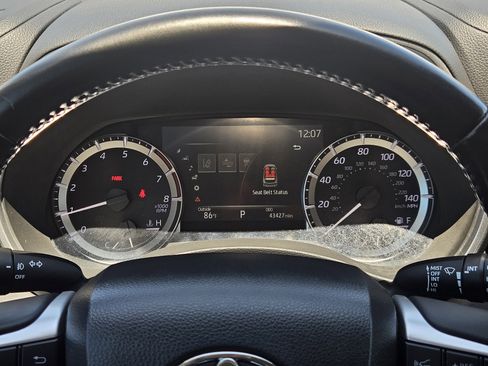 Used 2023 Toyota Highlander XLE FWD image 17