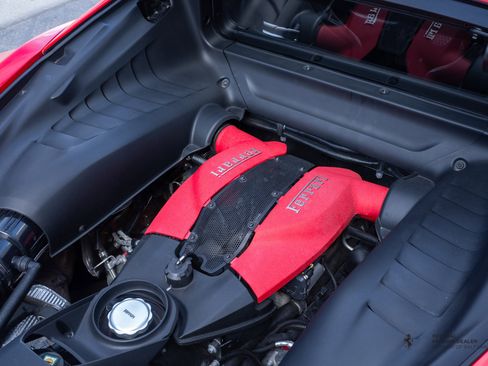 Used 2020 Ferrari F8 Tributo Coupe image 4