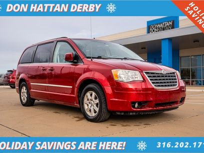 Used 2010 Chrysler Town & Country Touring w/ Trailer Tow Group