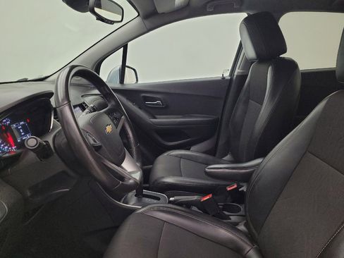 Used 2020 Chevrolet Trax LT w/ LT Convenience Package FWD image 17
