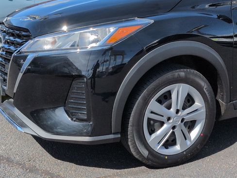 Certified 2024 Nissan Kicks S image 10