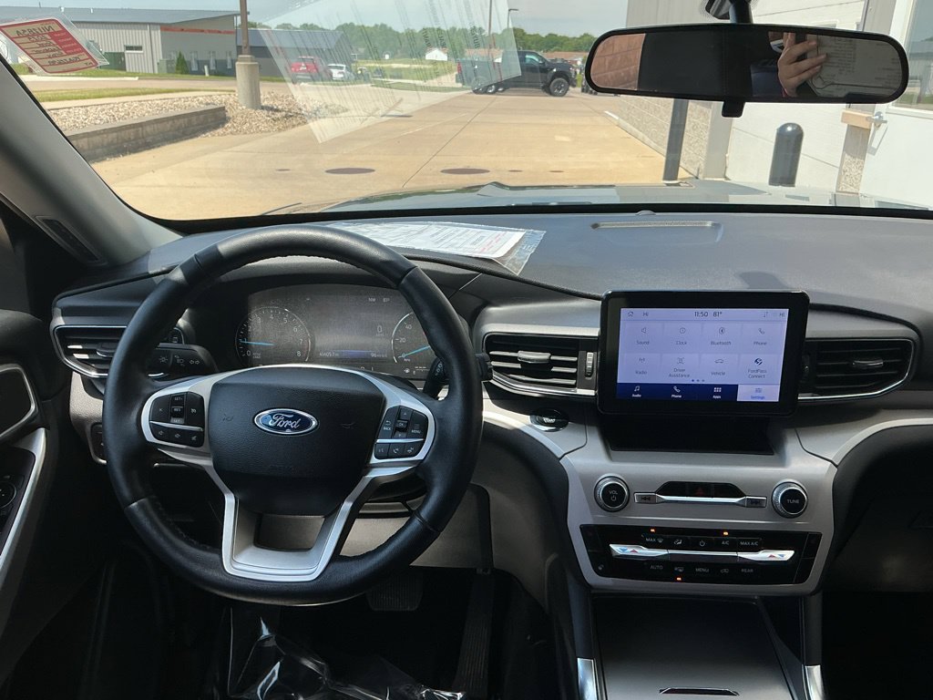 Used 2023 Ford Explorer XLT w/ Equipment Group 202A AWD/4WD image 11