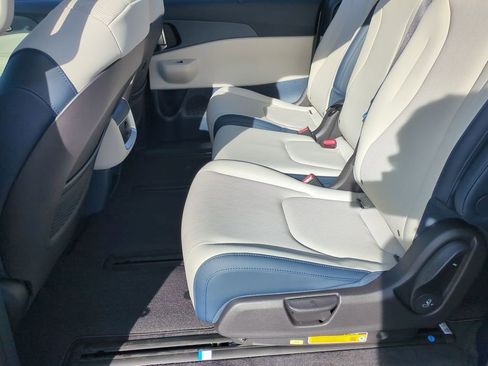 New 2026 Kia Carnival EX image 24