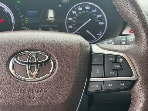 Certified 2022 Toyota Sienna Platinum image 22