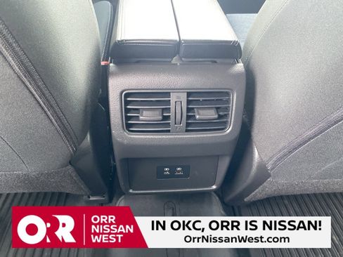 Used 2023 Nissan Rogue SV image 17