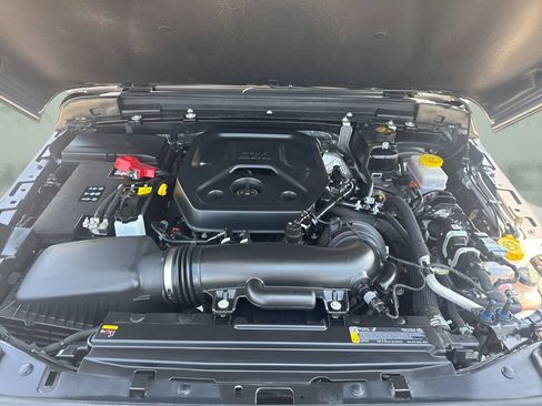 Used 2025 Jeep Wrangler Unlimited Sport AWD/4WD image 30