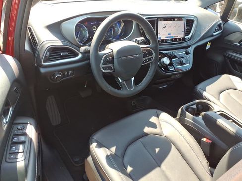 New 2027 Chrysler Pacifica Select FWD image 18