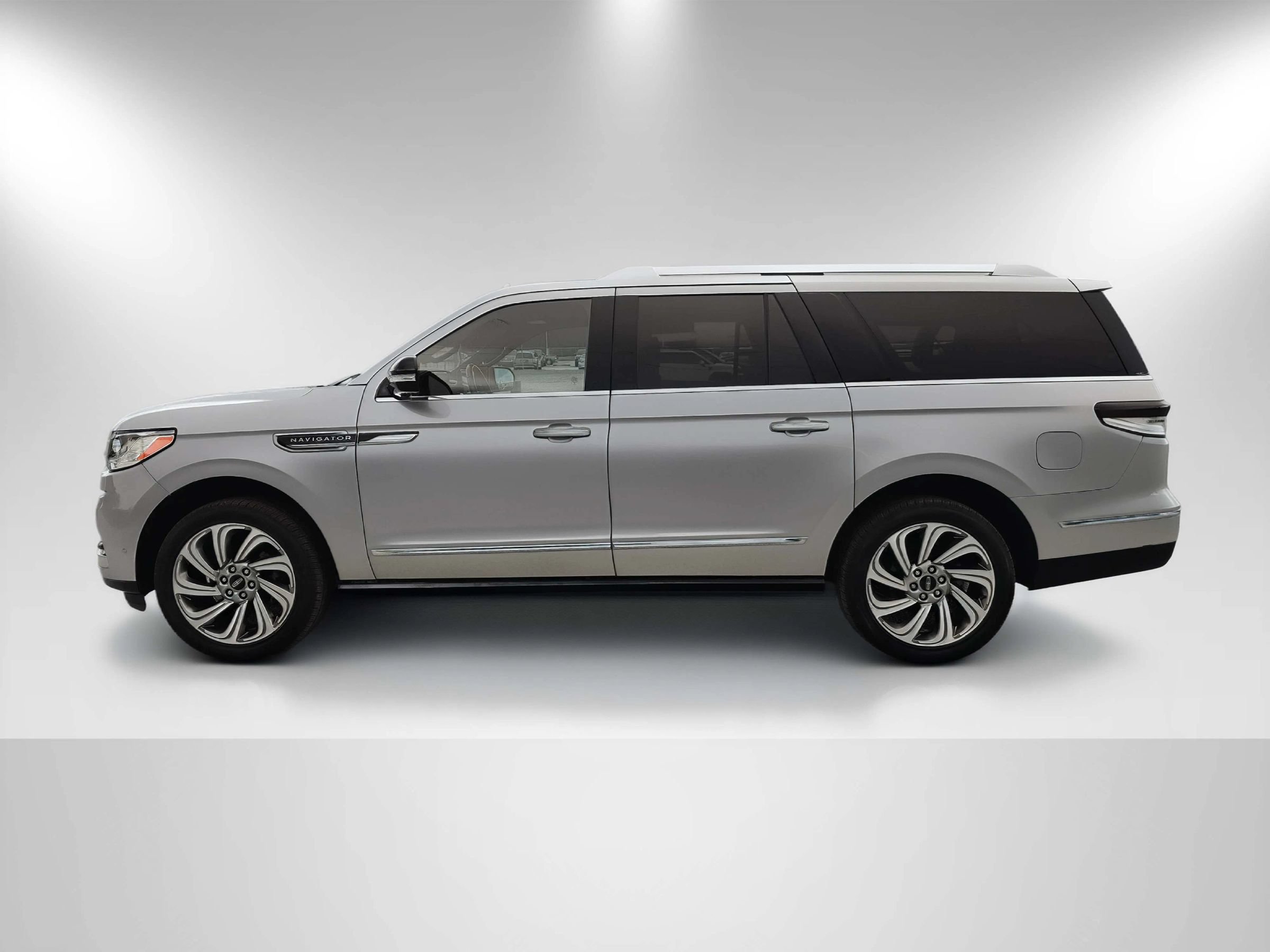 Used 2023 Lincoln Navigator L Reserve RWD image 8