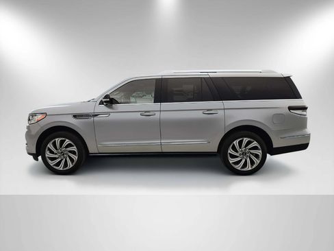 Used 2023 Lincoln Navigator L Reserve RWD image 8