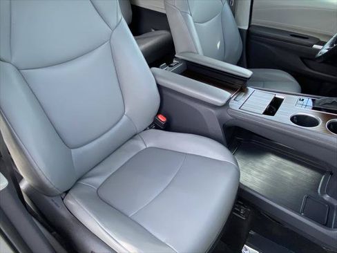 Certified 2024 Toyota Sienna XLE FWD image 11
