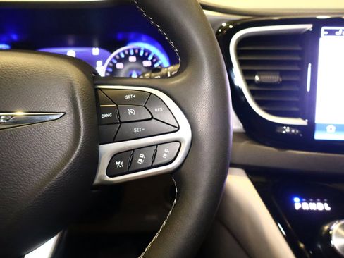 Used 2024 Chrysler Pacifica Touring-L image 12