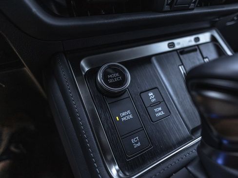 Used 2024 Lexus GX 550 w/ Accessory Package (Z1) AWD/4WD image 13