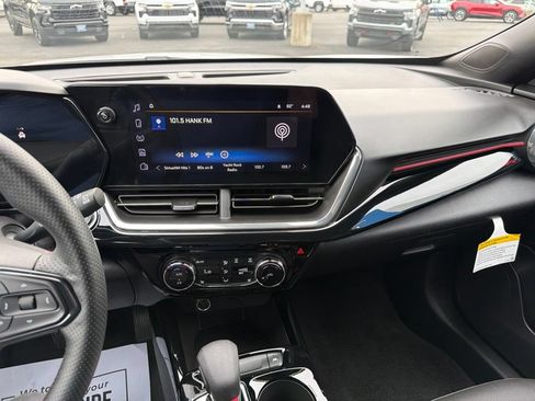 Used 2025 Chevrolet Trax RS w/ Driver Confidence Package FWD image 14