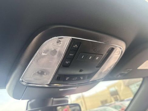 Used 2022 Jeep Grand Cherokee Limited AWD/4WD image 32