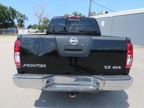Used 2010 Nissan Frontier SE w/ SE Value Truck Pkg AWD/4WD image 3