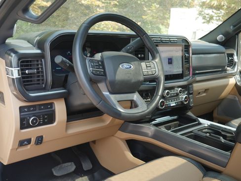Certified 2024 Ford F250 Lariat w/ Lariat Ultimate Package AWD/4WD image 4