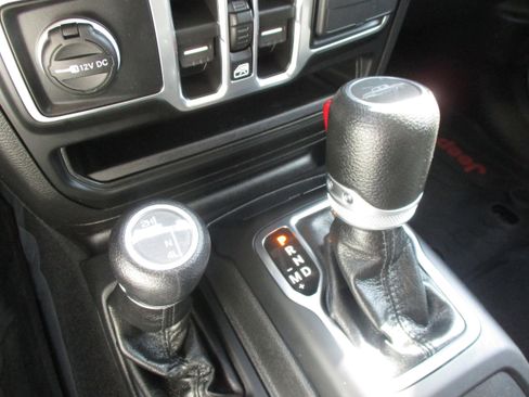 Used 2022 Jeep Gladiator Sport AWD/4WD image 29