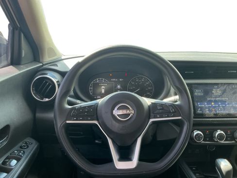 Used 2023 Nissan Kicks SV FWD image 11