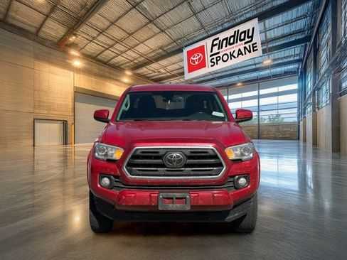 Used 2018 Toyota Tacoma SR5 AWD/4WD image 2