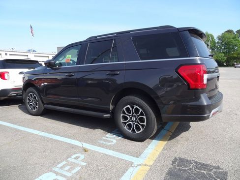 Used 2024 Ford Expedition XLT image 6