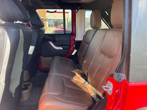 Used 2013 Jeep Wrangler Unlimited Rubicon image 12