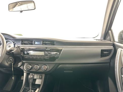 Used 2015 Toyota Corolla L image 23