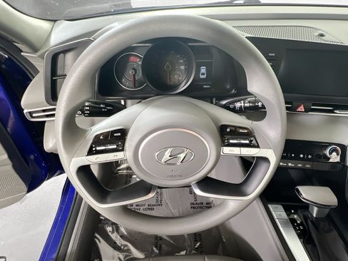 Used 2023 Hyundai Elantra SEL FWD image 11