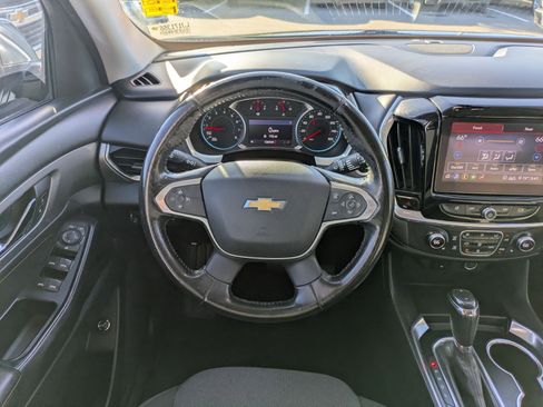 Used 2020 Chevrolet Traverse LT image 19