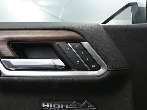 Used 2022 Chevrolet Silverado 1500 High Country image 25