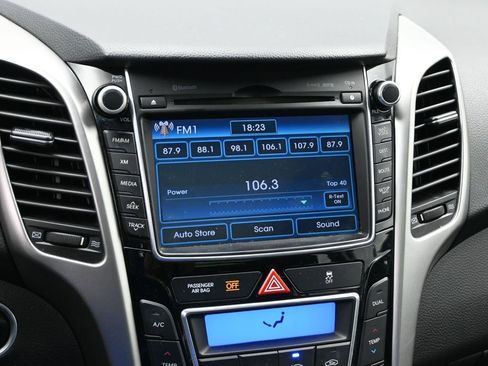 Used 2014 Hyundai Elantra GT w/ Option Group 03 image 12