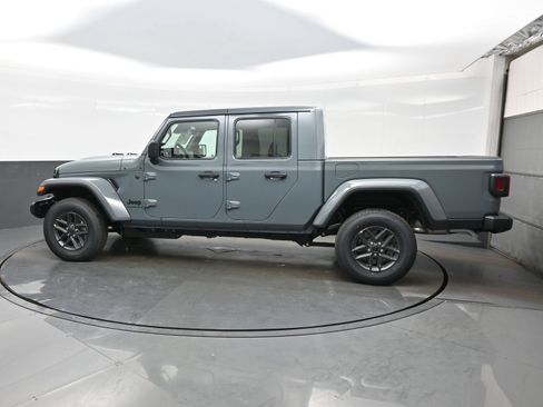 New 2026 Jeep Gladiator Sport AWD/4WD image 4
