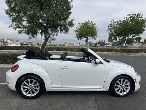 Used 2017 Volkswagen Beetle 1.8T SE FWD image 34