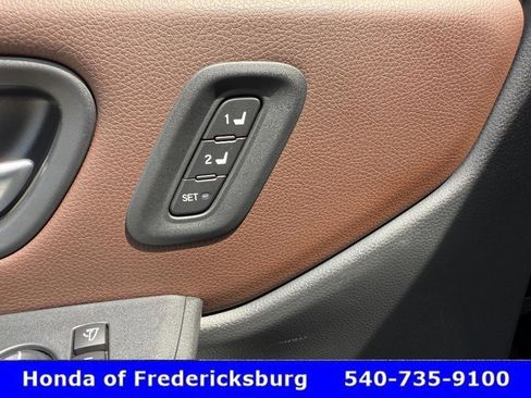 Used 2025 Honda Pilot Elite image 25