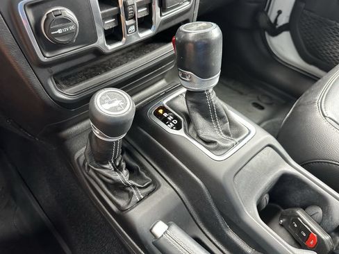 Used 2020 Jeep Wrangler Unlimited Sahara AWD/4WD image 29