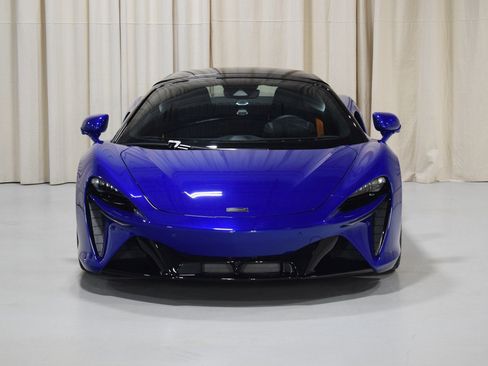 New 2026 McLaren Artura image 8