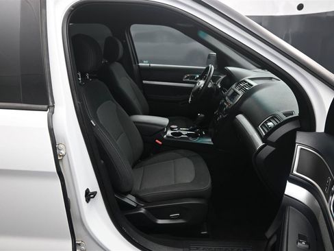 Used 2016 Ford Explorer XLT AWD/4WD image 9