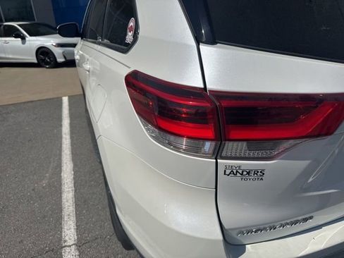 Used 2019 Toyota Highlander XLE image 4