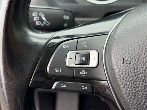 Used 2019 Volkswagen Tiguan SE w/ Panoramic Sunroof Package image 19