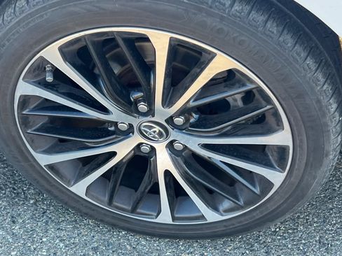 Used 2019 Toyota Camry SE w/ Carpet Mat Package image 18