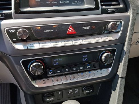 Used 2019 Hyundai Sonata SEL w/ Winter Weather Package FWD image 16