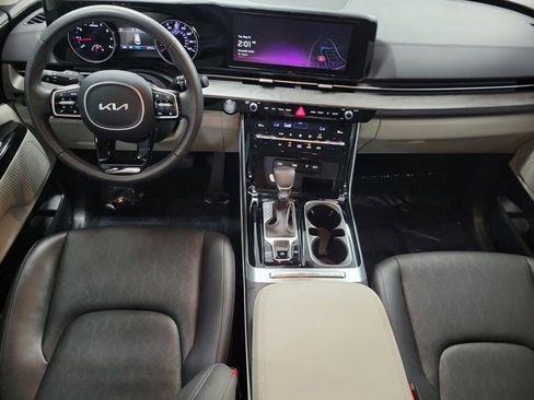Used 2024 Kia Carnival EX FWD image 13