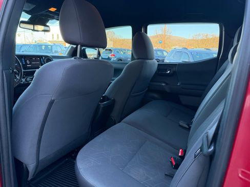 Used 2019 Toyota Tacoma TRD Off-Road image 19