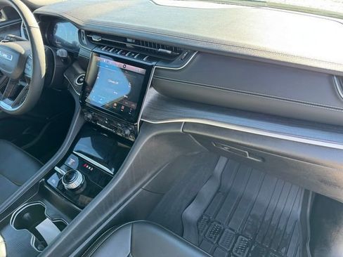 Used 2025 Jeep Grand Cherokee L Limited w/ Black Appearance Package image 5