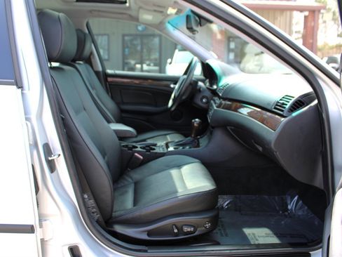 Used 2005 BMW 325i Sedan image 16