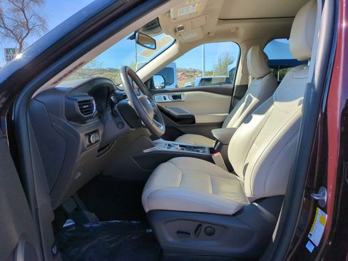 Used 2023 Ford Explorer Platinum w/ Technology Package image 15