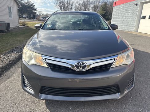 Used 2012 Toyota Camry image 9