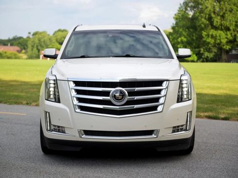 Used 2015 Cadillac Escalade Premium AWD/4WD image 7