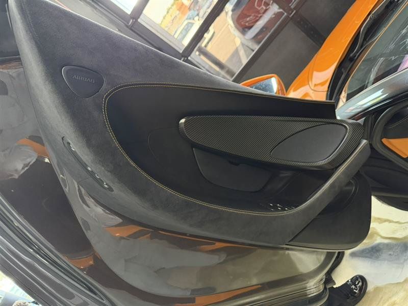Used 2018 McLaren 570S Spider RWD image 35
