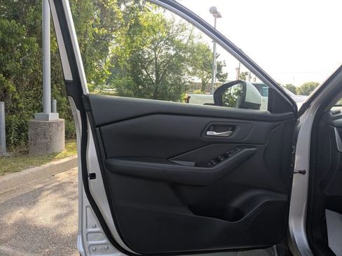 Used 2025 Nissan Rogue SV AWD/4WD image 11