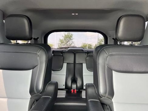 Used 2022 Ford Explorer XLT w/ Equipment Group 202A AWD/4WD image 29